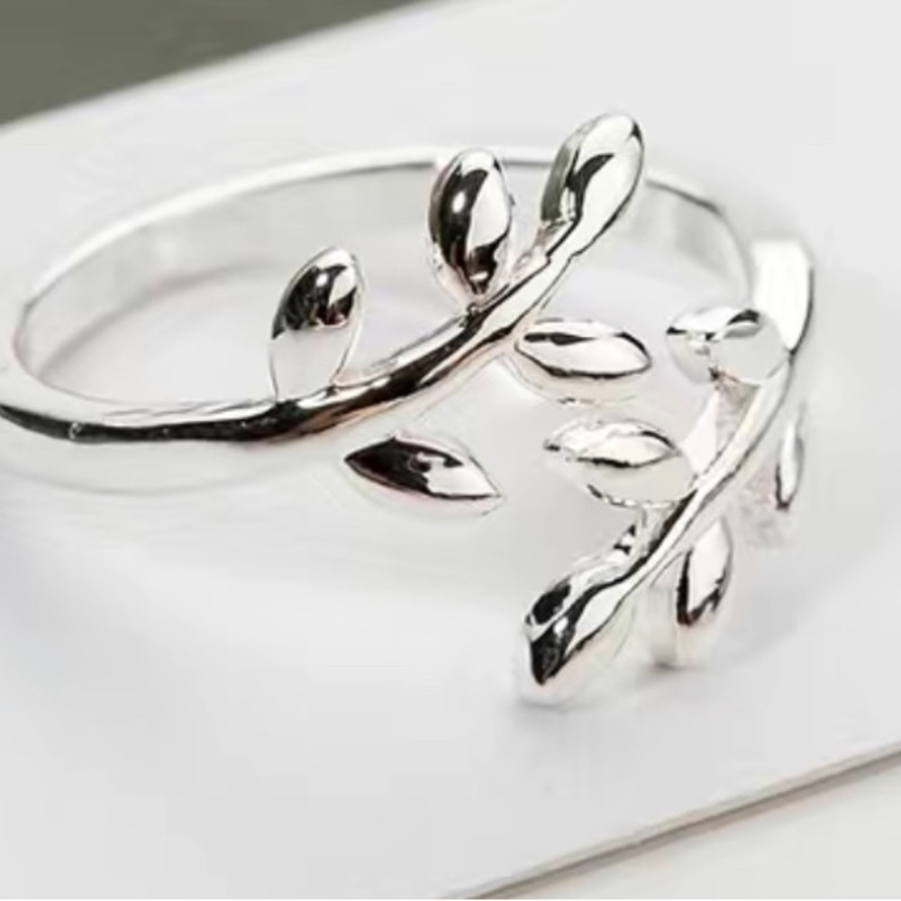 Beautiful Leaf-Shaped Open Ring - Adjustable Size Jewelry for Women & Girls - Picture 2 of 2